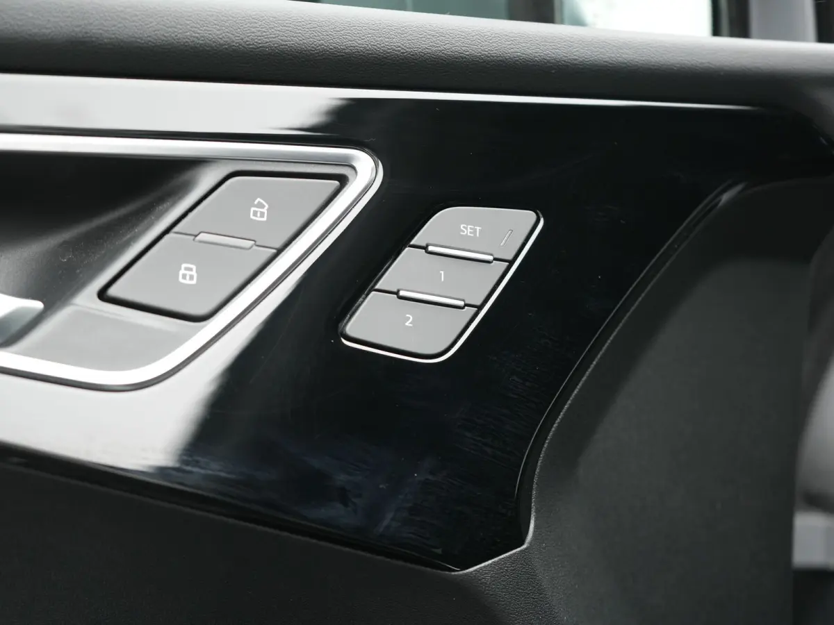 40 Edition 77 kWh 204pk Dealer O.H. | Adaptive Cruise | Head Up | Camera | Sportstoelen Memory & Verwarmd | Stuur Verwarmd | Apple Carplay | Navigatie | DAB | 19"L.M |