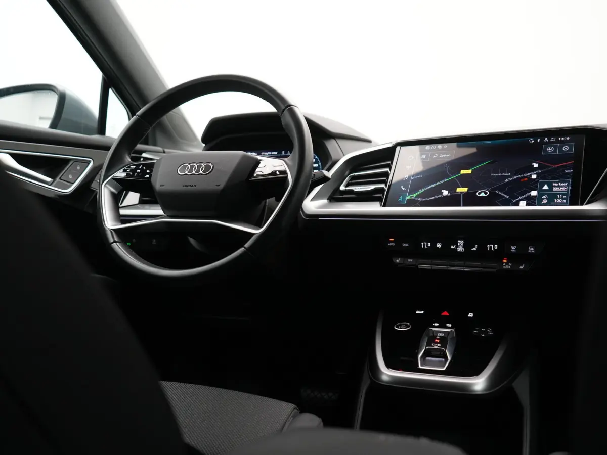 40 Edition 77 kWh 204pk Dealer O.H. | SOH 95,7% | Adaptive Cruise | Head Up | Camera | Sportstoelen Memory & Verwarmd | Stuur Verwarmd | Apple Carplay | Navigatie | DAB | 19"L.M |
