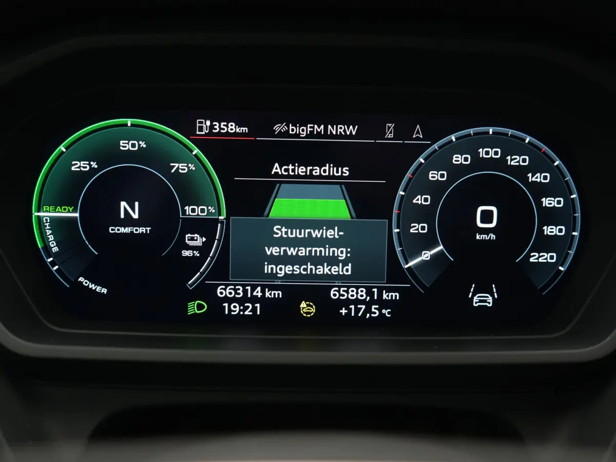 40 Edition 77 kWh 204pk Dealer O.H. | Adaptive Cruise | Head Up | Camera | Sportstoelen Memory & Verwarmd | Stuur Verwarmd | Apple Carplay | Navigatie | DAB | 19"L.M |