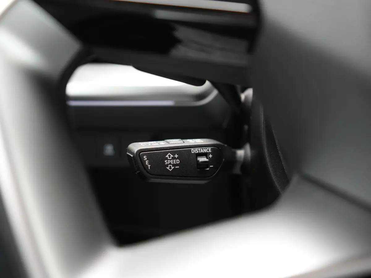 40 Edition 77 kWh 204pk Dealer O.H. | Adaptive Cruise | Head Up | Camera | Sportstoelen Memory & Verwarmd | Stuur Verwarmd | Apple Carplay | Navigatie | DAB | 19"L.M |