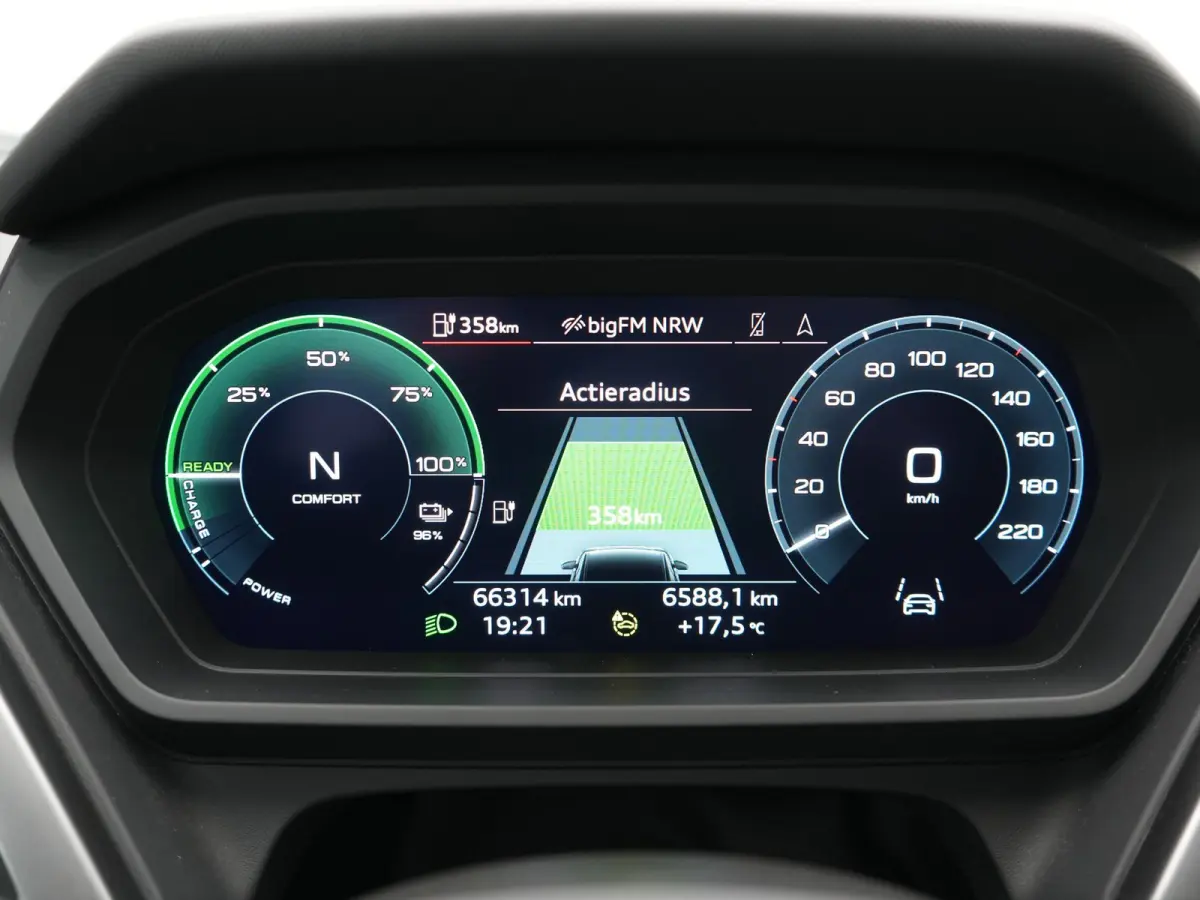 40 Edition 77 kWh 204pk Dealer O.H. | Adaptive Cruise | Head Up | Camera | Sportstoelen Memory & Verwarmd | Stuur Verwarmd | Apple Carplay | Navigatie | DAB | 19"L.M |