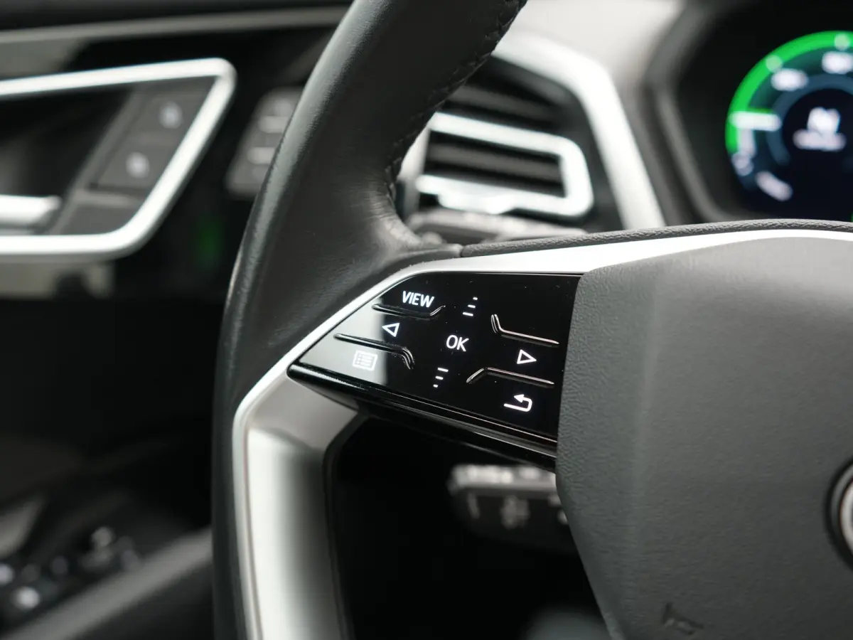 40 Edition 77 kWh 204pk Dealer O.H. | SOH 95,7% | Adaptive Cruise | Head Up | Camera | Sportstoelen Memory & Verwarmd | Stuur Verwarmd | Apple Carplay | Navigatie | DAB | 19"L.M |