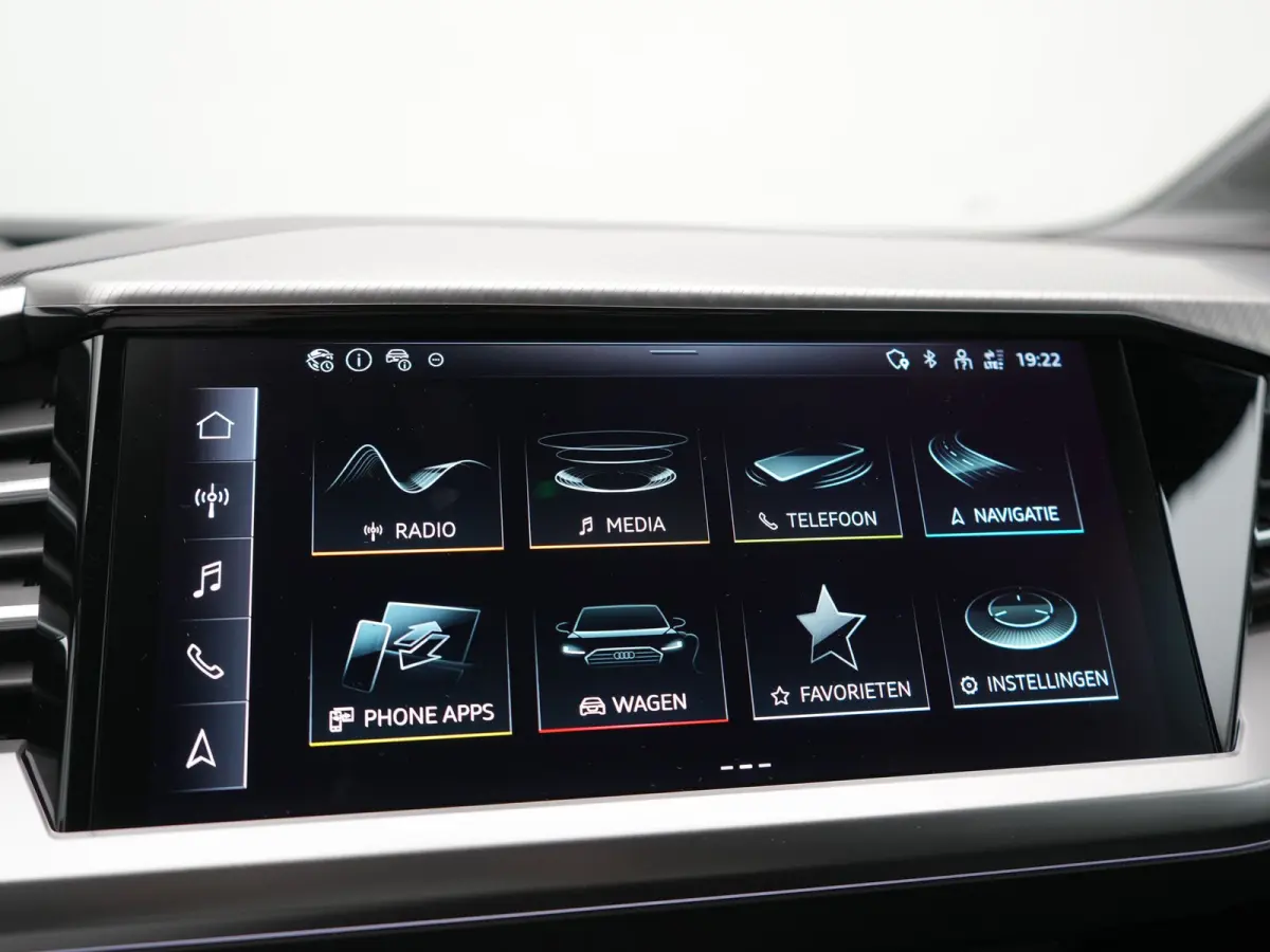 40 Edition 77 kWh 204pk Dealer O.H. | SOH 95,7% | Adaptive Cruise | Head Up | Camera | Sportstoelen Memory & Verwarmd | Stuur Verwarmd | Apple Carplay | Navigatie | DAB | 19"L.M |