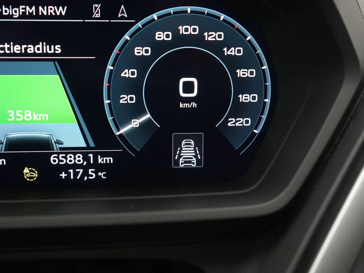 40 Edition 77 kWh 204pk Dealer O.H. | Adaptive Cruise | Head Up | Camera | Sportstoelen Memory & Verwarmd | Stuur Verwarmd | Apple Carplay | Navigatie | DAB | 19"L.M |