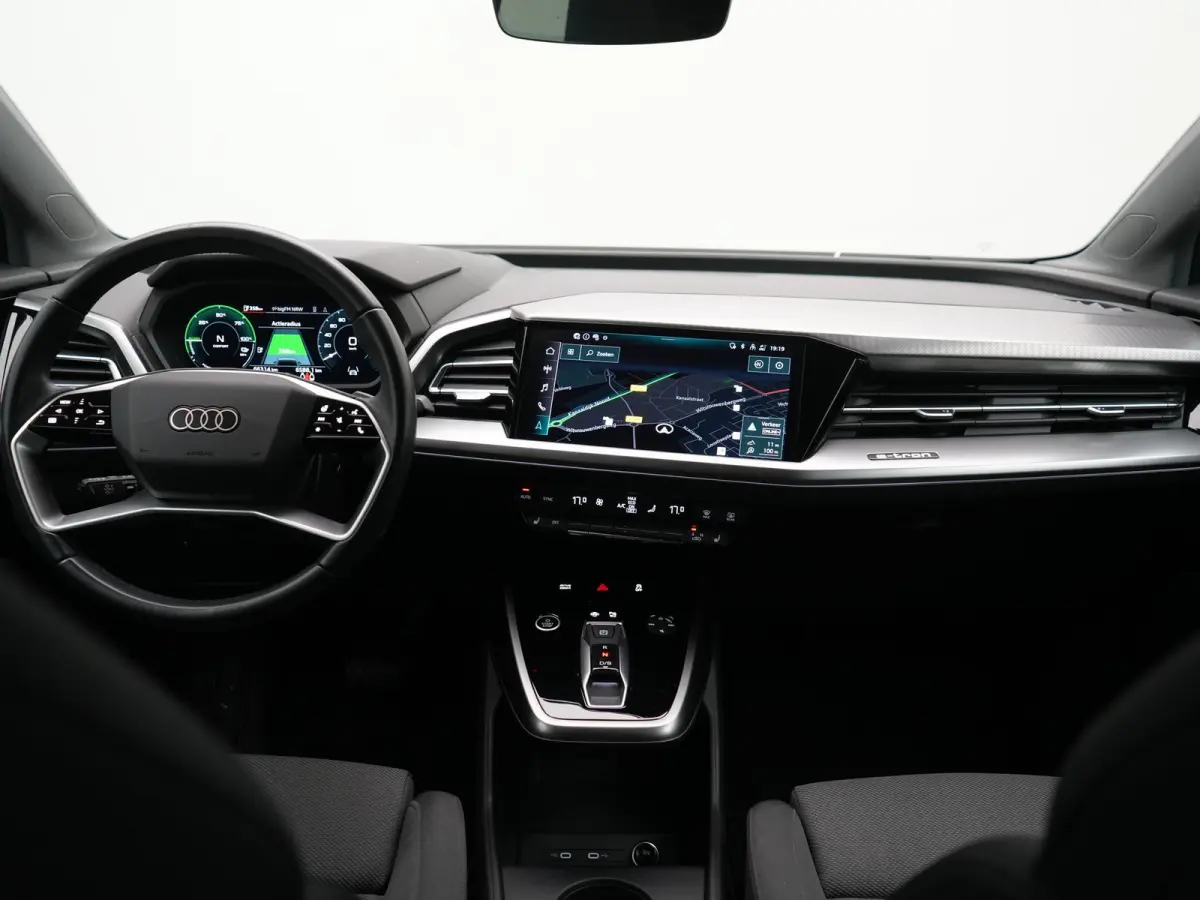 40 Edition 77 kWh 204pk Dealer O.H. | Adaptive Cruise | Head Up | Camera | Sportstoelen Memory & Verwarmd | Stuur Verwarmd | Apple Carplay | Navigatie | DAB | 19"L.M |
