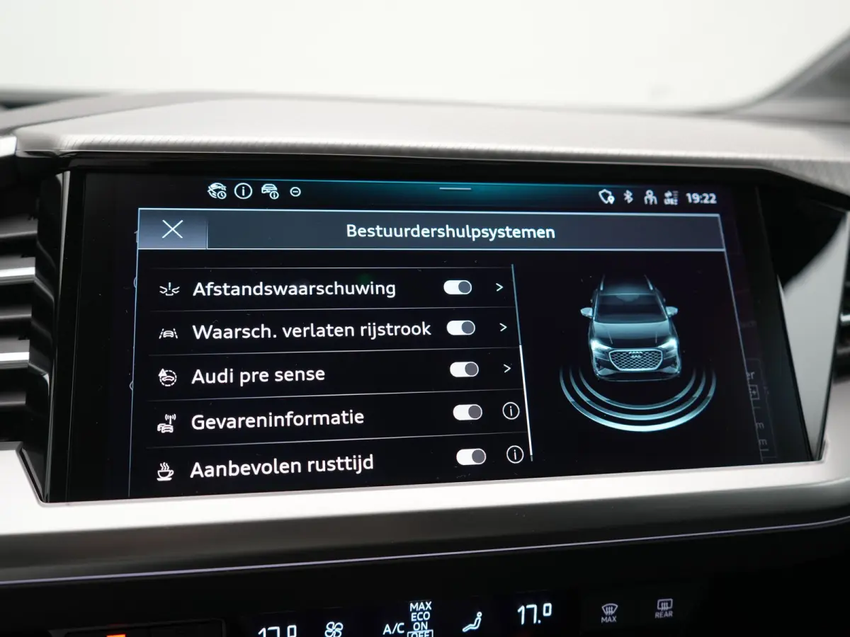 40 Edition 77 kWh 204pk Dealer O.H. | Adaptive Cruise | Head Up | Camera | Sportstoelen Memory & Verwarmd | Stuur Verwarmd | Apple Carplay | Navigatie | DAB | 19"L.M |