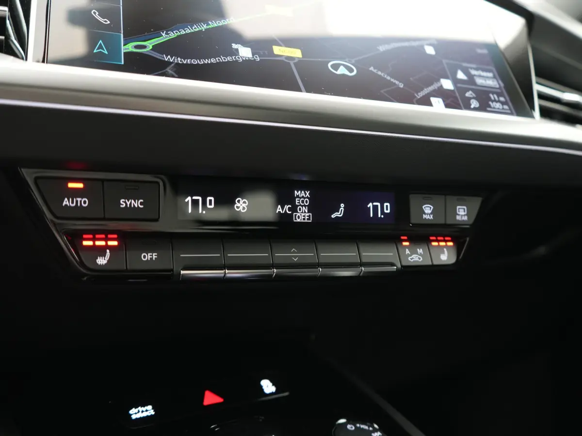 40 Edition 77 kWh 204pk Dealer O.H. | Adaptive Cruise | Head Up | Camera | Sportstoelen Memory & Verwarmd | Stuur Verwarmd | Apple Carplay | Navigatie | DAB | 19"L.M |