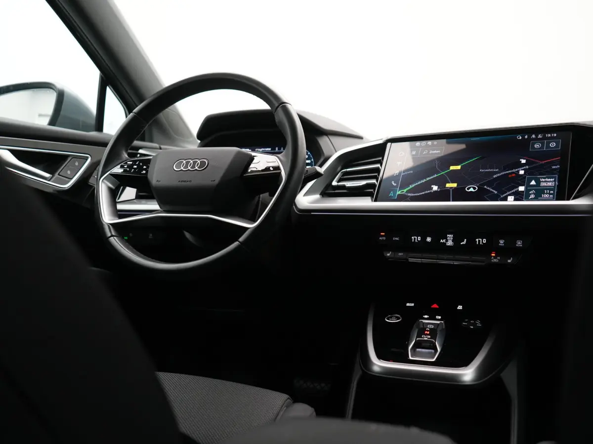 40 Edition 77 kWh 204pk Dealer O.H. | Adaptive Cruise | Head Up | Camera | Sportstoelen Memory & Verwarmd | Stuur Verwarmd | Apple Carplay | Navigatie | DAB | 19"L.M |