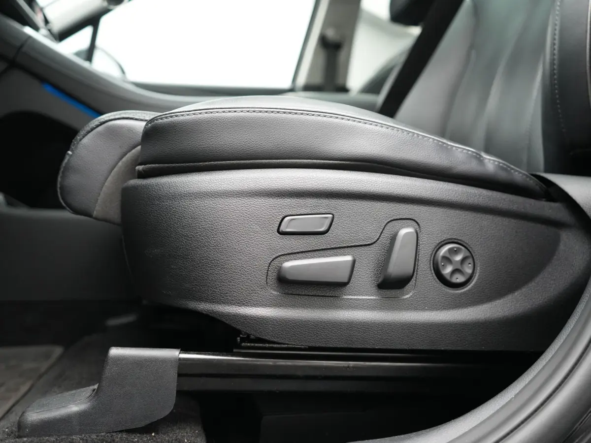 1.6 T-GDI PHEV Premium Sky 7 Persoons 266pk Dealer O.H. | SOH 97,1% | Trekhaak Af Fabriek | Panodak | Adaptive Cruise | Head Up | 360 Camera | Lederen Sportstoelen Memory & Ventilatie | BLIS