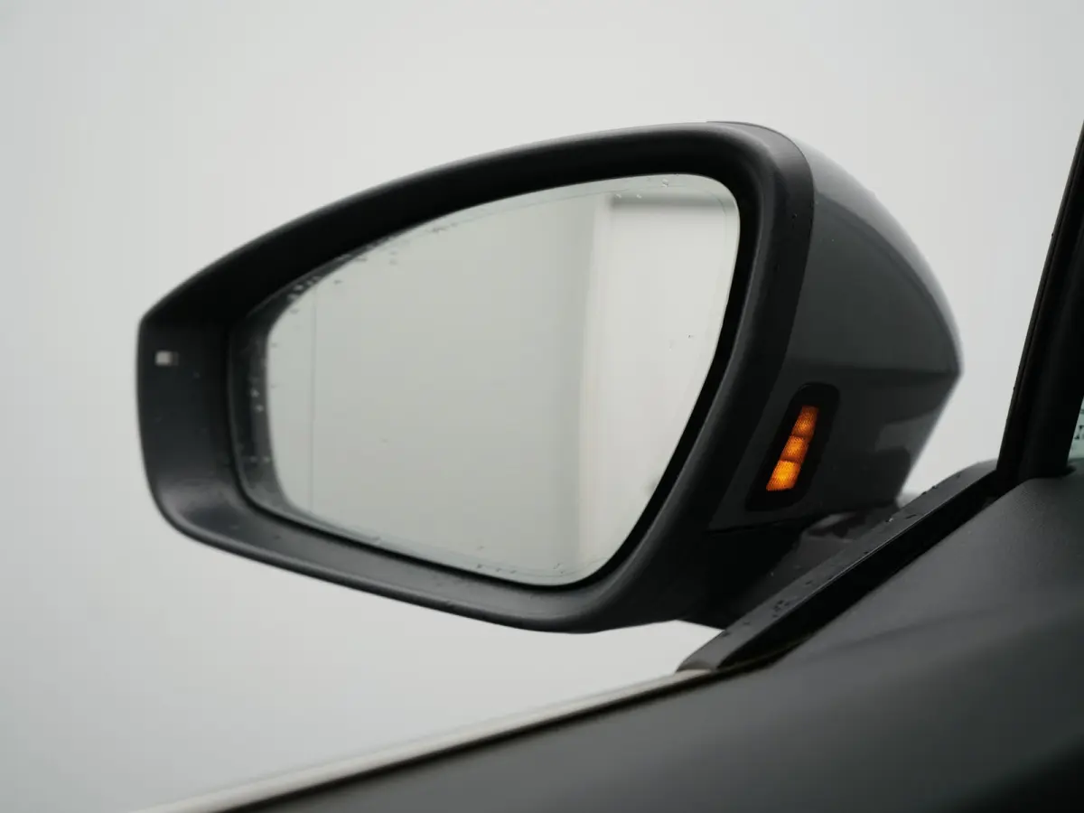 40 S Line 77 kWh 204pk Dealer O.H. | SOH 96,5 % | Trekhaak Af Fabriek | Adaptive Cruise | Head Up | Camera | Matrix LED | Sportstoelen Verwarmd | Sfeerverlichting | BLIS | Keyless | Apple Ca