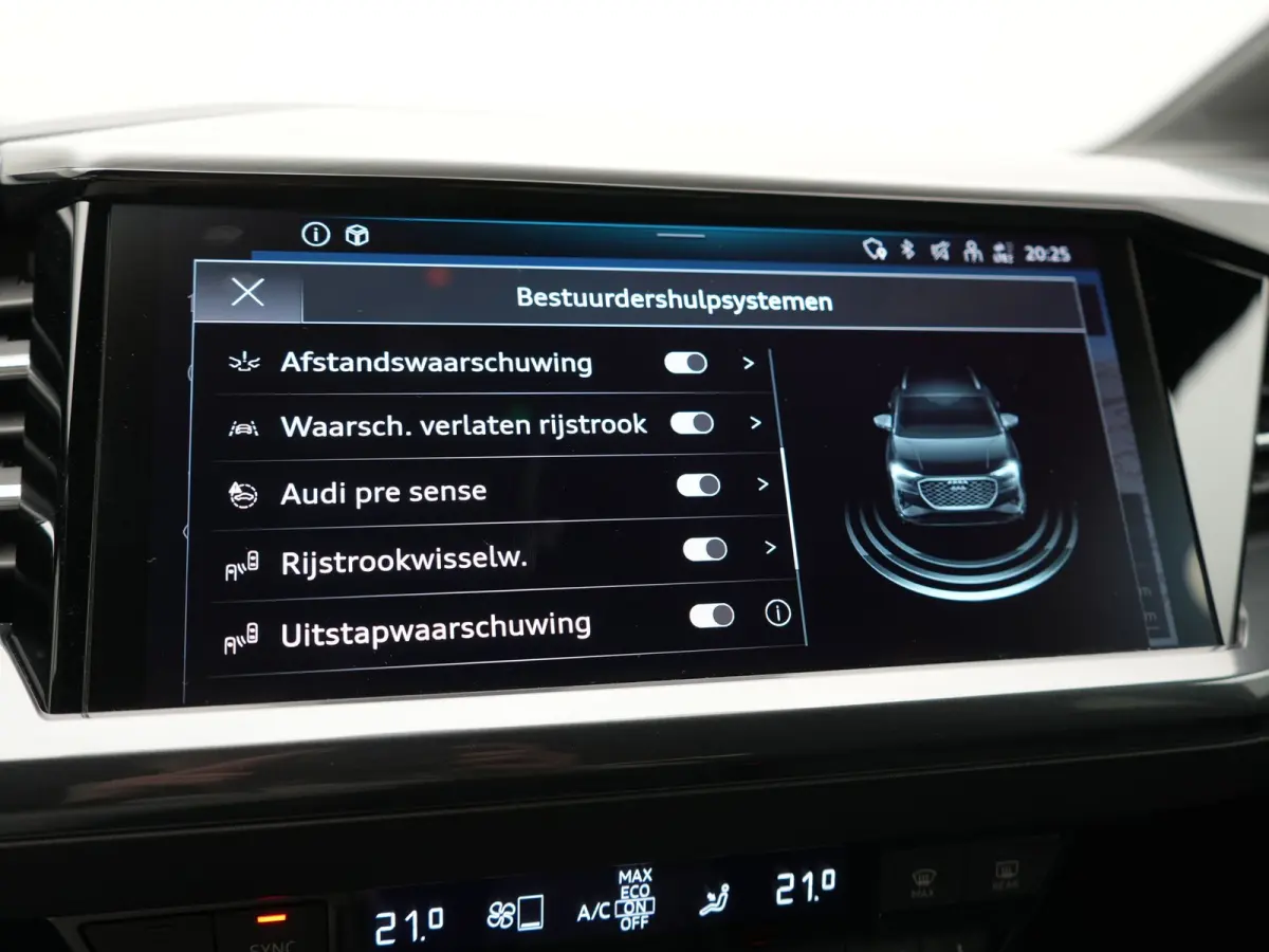 40 S Line 77 kWh 204pk Dealer O.H. | SOH 96,5 % | Trekhaak Af Fabriek | Adaptive Cruise | Head Up | Camera | Matrix LED | Sportstoelen Verwarmd | Sfeerverlichting | BLIS | Keyless | Apple Ca