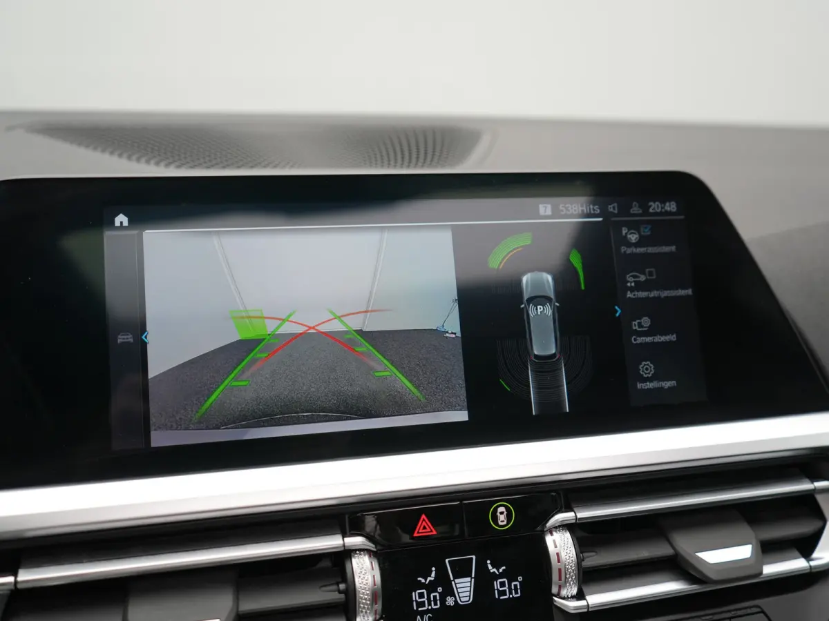 320e Sportline PHEV Dealer O.H. | SOH 95,4% | Panodak | Adaptive Cruise | Camera | Sfeerverlichting | Sportstoelen Verwarmd | BLIS | Apple Carplay | Navigatie | DAB | Plug In Hybrid |