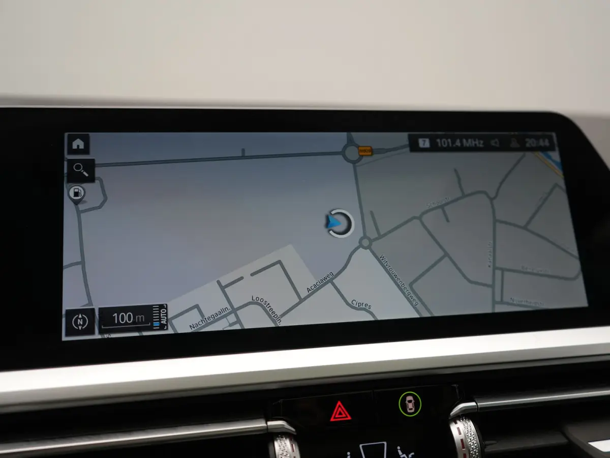320e Sportline PHEV Dealer O.H. | SOH 95,4% | Panodak | Adaptive Cruise | Camera | Sfeerverlichting | Sportstoelen Verwarmd | BLIS | Apple Carplay | Navigatie | DAB | Plug In Hybrid |