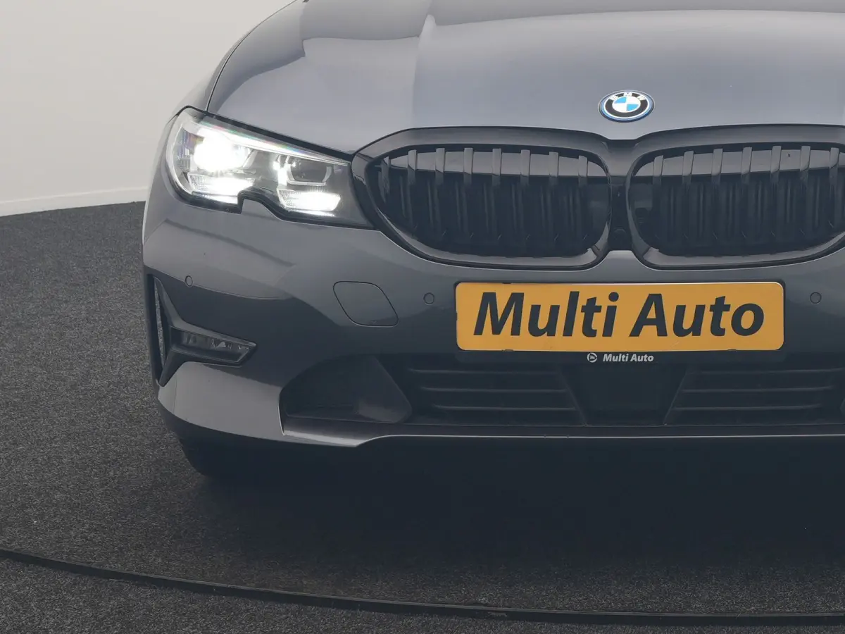 320e Sportline PHEV Dealer O.H. | SOH 95,4% | Panodak | Adaptive Cruise | Camera | Sfeerverlichting | Sportstoelen Verwarmd | BLIS | Apple Carplay | Navigatie | DAB | Plug In Hybrid |