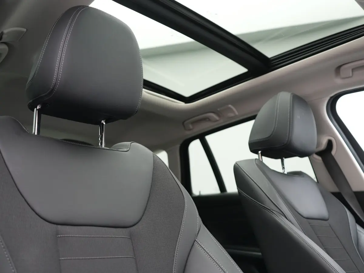 320e Sportline PHEV Dealer O.H. | SOH 95,4% | Panodak | Adaptive Cruise | Camera | Sfeerverlichting | Sportstoelen Verwarmd | BLIS | Apple Carplay | Navigatie | DAB | Plug In Hybrid |