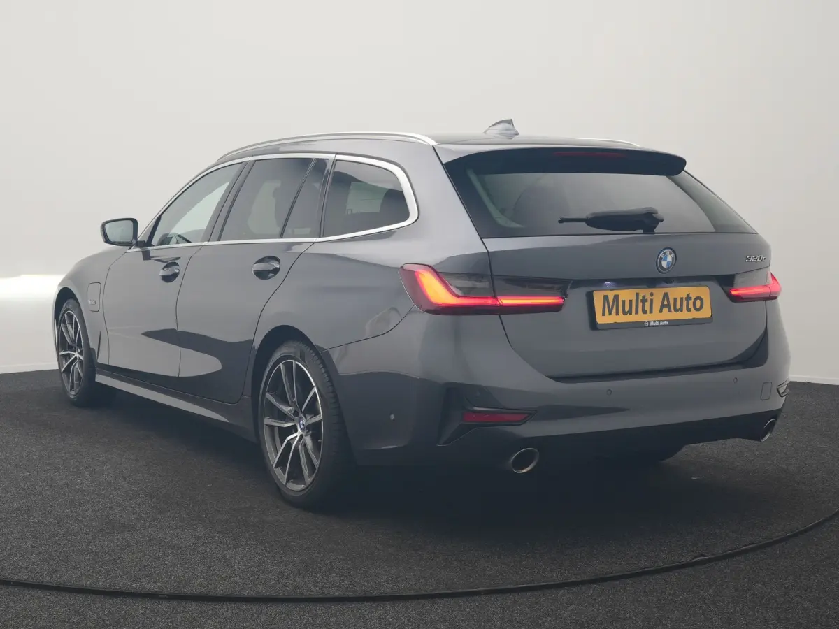 320e Sportline PHEV Dealer O.H. | SOH 95,4% | Panodak | Adaptive Cruise | Camera | Sfeerverlichting | Sportstoelen Verwarmd | BLIS | Apple Carplay | Navigatie | DAB | Plug In Hybrid |