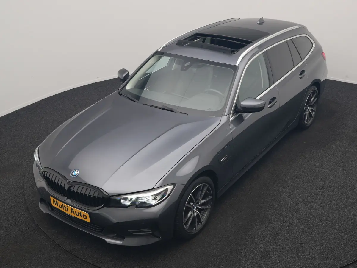 320e Sportline PHEV Dealer O.H. | SOH 95,4% | Panodak | Adaptive Cruise | Camera | Sfeerverlichting | Sportstoelen Verwarmd | BLIS | Apple Carplay | Navigatie | DAB | Plug In Hybrid |