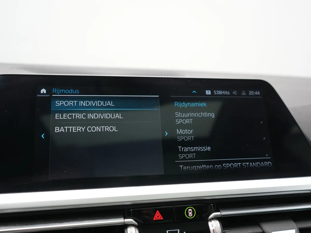 320e Sportline PHEV Dealer O.H. | SOH 95,4% | Panodak | Adaptive Cruise | Camera | Sfeerverlichting | Sportstoelen Verwarmd | BLIS | Apple Carplay | Navigatie | DAB | Plug In Hybrid |