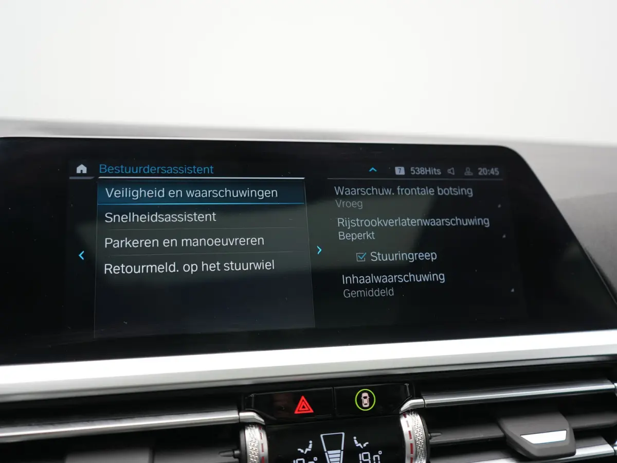 320e Sportline PHEV Dealer O.H. | SOH 95,4% | Panodak | Adaptive Cruise | Camera | Sfeerverlichting | Sportstoelen Verwarmd | BLIS | Apple Carplay | Navigatie | DAB | Plug In Hybrid |
