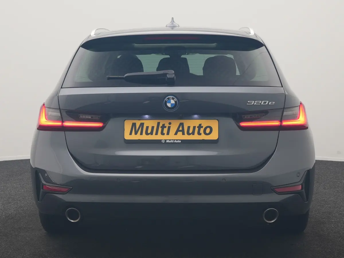 320e Sportline PHEV Dealer O.H. | SOH 95,4% | Panodak | Adaptive Cruise | Camera | Sfeerverlichting | Sportstoelen Verwarmd | BLIS | Apple Carplay | Navigatie | DAB | Plug In Hybrid |