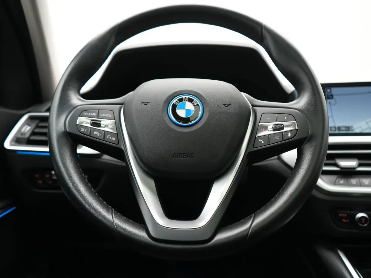 320e Sportline PHEV Dealer O.H. | SOH 95,4% | Panodak | Adaptive Cruise | Camera | Sfeerverlichting | Sportstoelen Verwarmd | BLIS | Apple Carplay | Navigatie | DAB | Plug In Hybrid |