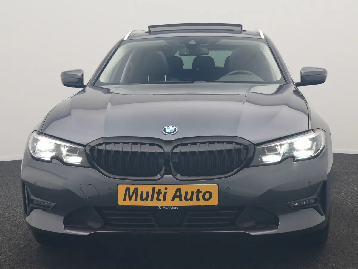 320e Sportline PHEV Dealer O.H. | SOH 95,4% | Panodak | Adaptive Cruise | Camera | Sfeerverlichting | Sportstoelen Verwarmd | BLIS | Apple Carplay | Navigatie | DAB | Plug In Hybrid |