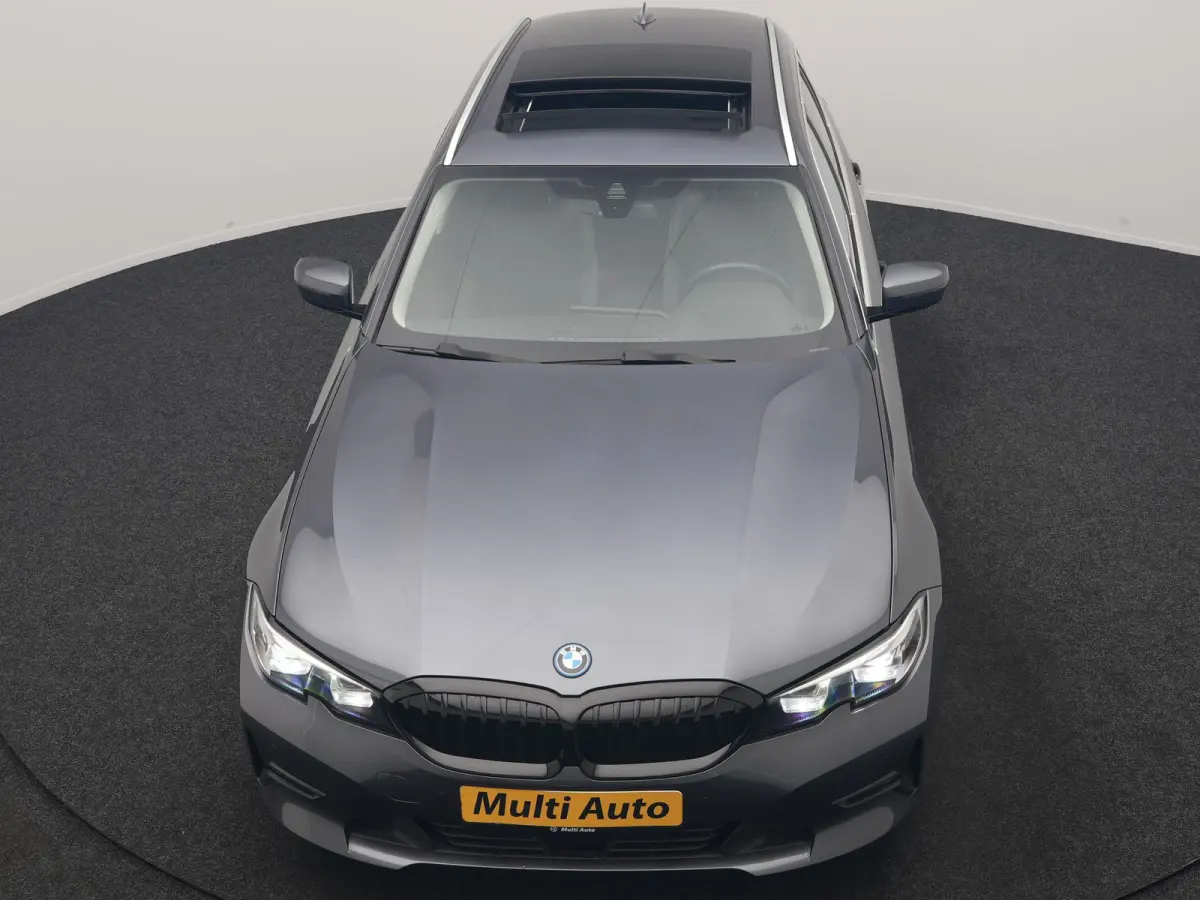 320e Sportline PHEV Dealer O.H. | SOH 95,4% | Panodak | Adaptive Cruise | Camera | Sfeerverlichting | Sportstoelen Verwarmd | BLIS | Apple Carplay | Navigatie | DAB | Plug In Hybrid |