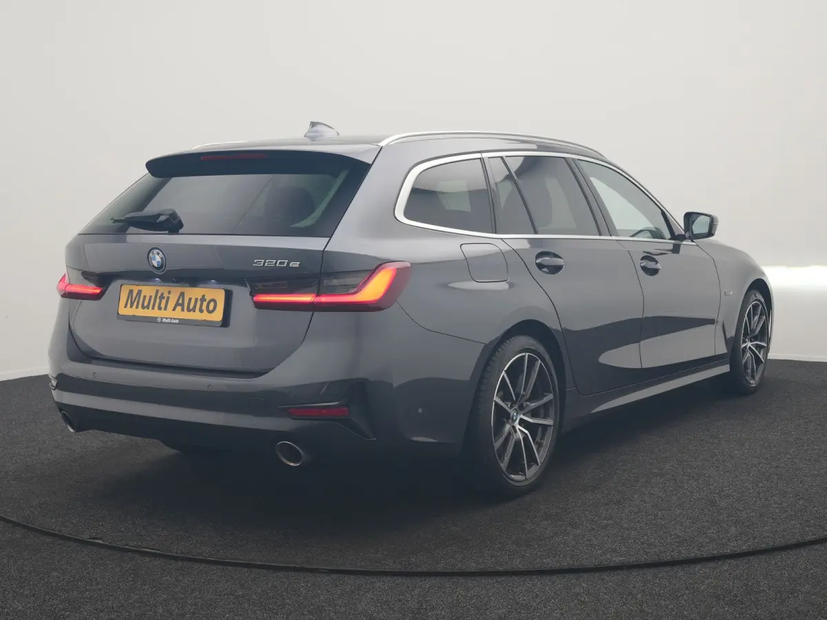 320e Sportline PHEV Dealer O.H. | SOH 95,4% | Panodak | Adaptive Cruise | Camera | Sfeerverlichting | Sportstoelen Verwarmd | BLIS | Apple Carplay | Navigatie | DAB | Plug In Hybrid |