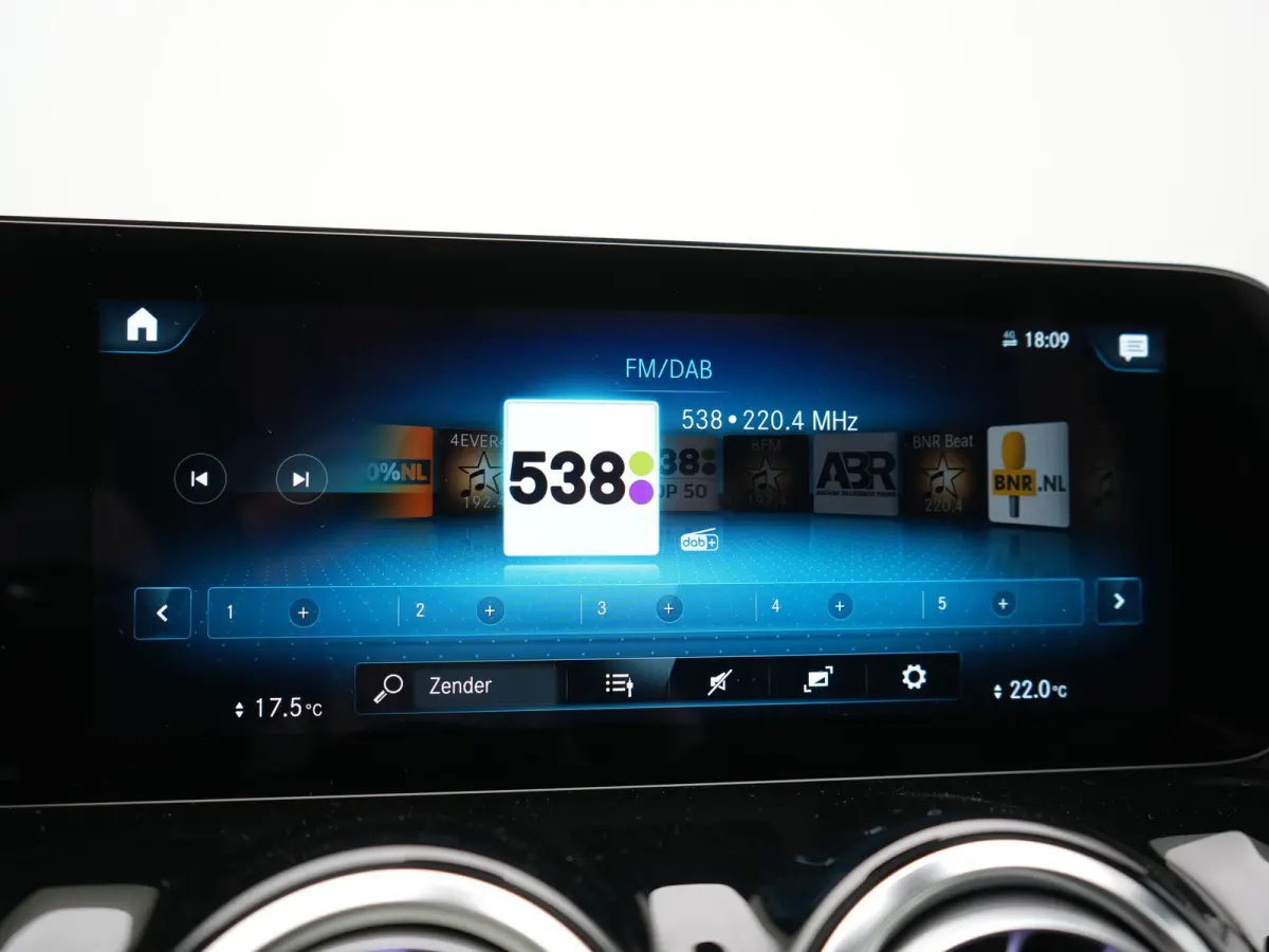 250 AMG Line 67 kWh 190pk Dealer O.H. | Panodak | Camera | Sfeerverlichting | Alcantara Sportstoelen Verwarmd | BLIS | Keyless | Apple Carplay | Cruise Control | Navigatie | DAB | Virtual |
