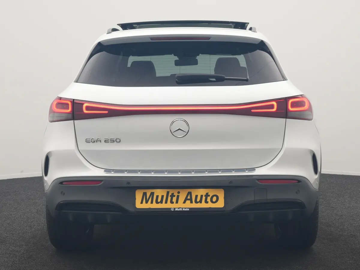 250 AMG Line 67 kWh 190pk Dealer O.H. | SOH 96,5% | | Panodak | Camera | Sfeerverlichting | Alcantara Sportstoelen Verwarmd | BLIS | Keyless | Apple Carplay | Cruise Control | Navigatie | DA