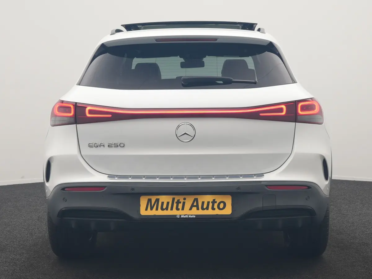 250 AMG Line 67 kWh 190pk Dealer O.H. | Panodak | Camera | Sfeerverlichting | Alcantara Sportstoelen Verwarmd | BLIS | Keyless | Apple Carplay | Cruise Control | Navigatie | DAB | Virtual |