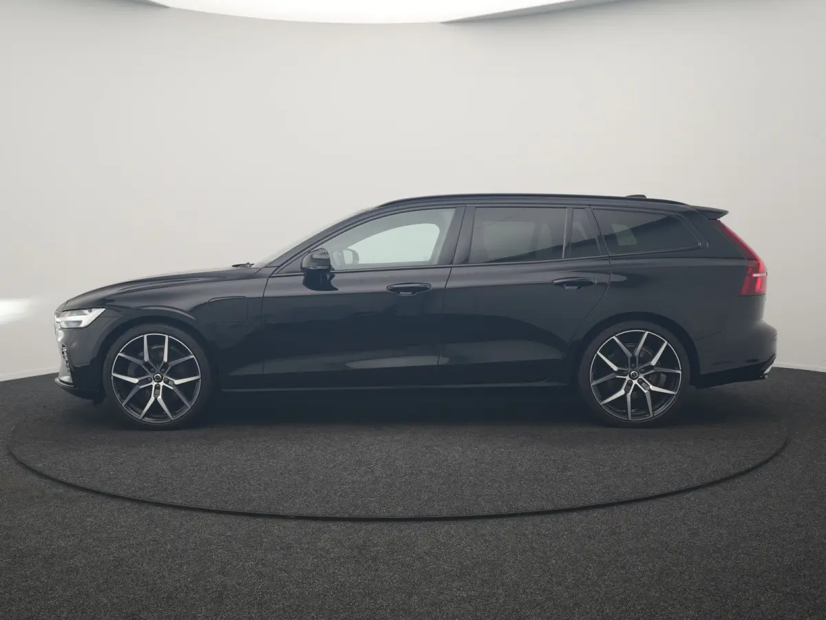 T6 Recharge AWD R-Design PHEV 340pk Dealer O.H. | SOH 82,8% | Camera | Harman / Kardon | Lederen Sportstoelen Memory & Verwarmd | Stuur Verwarmd | Keyless | BLIS | Cruise Control | Apple Car