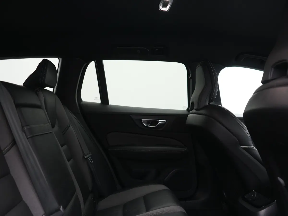T6 Recharge AWD R-Design PHEV 340pk Dealer O.H. | SOH 82,8% | Camera | Harman / Kardon | Lederen Sportstoelen Memory & Verwarmd | Stuur Verwarmd | Keyless | BLIS | Cruise Control | Apple Car
