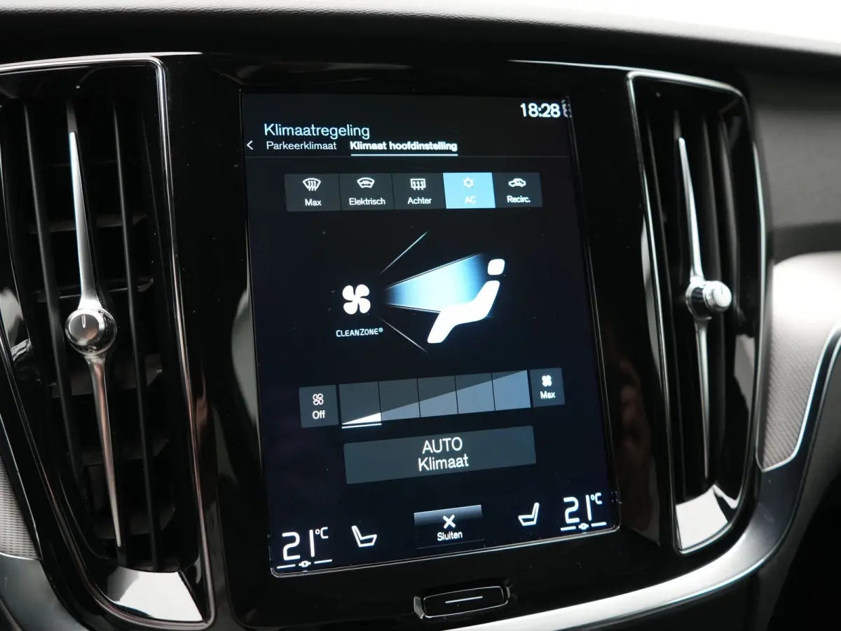 T6 Recharge AWD R-Design PHEV 340pk Dealer O.H. | SOH 82,8% | Camera | Harman / Kardon | Lederen Sportstoelen Memory & Verwarmd | Stuur Verwarmd | Keyless | BLIS | Cruise Control | Apple Car