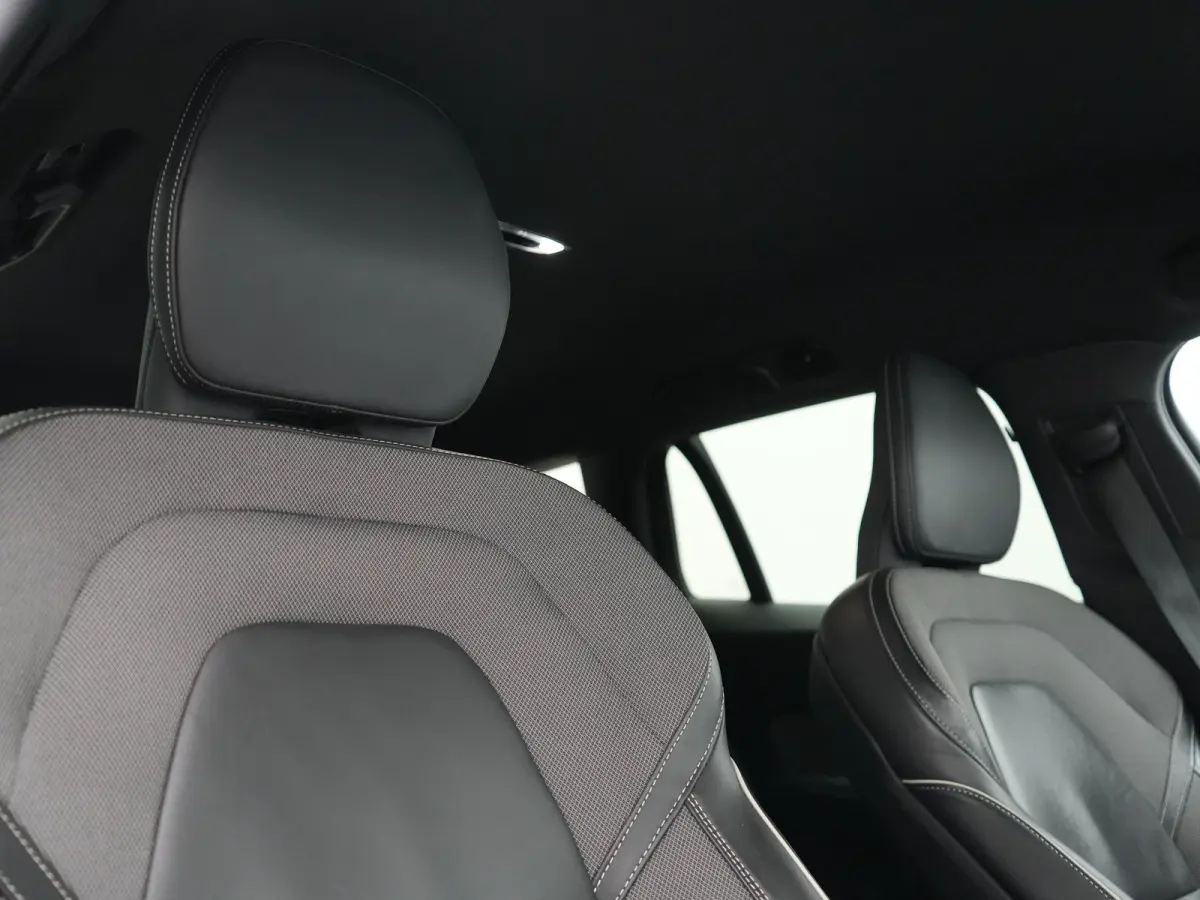 T6 Recharge AWD R-Design PHEV 340pk Dealer O.H. | SOH 82,8% | Camera | Harman / Kardon | Lederen Sportstoelen Memory & Verwarmd | Stuur Verwarmd | Keyless | BLIS | Cruise Control | Apple Car
