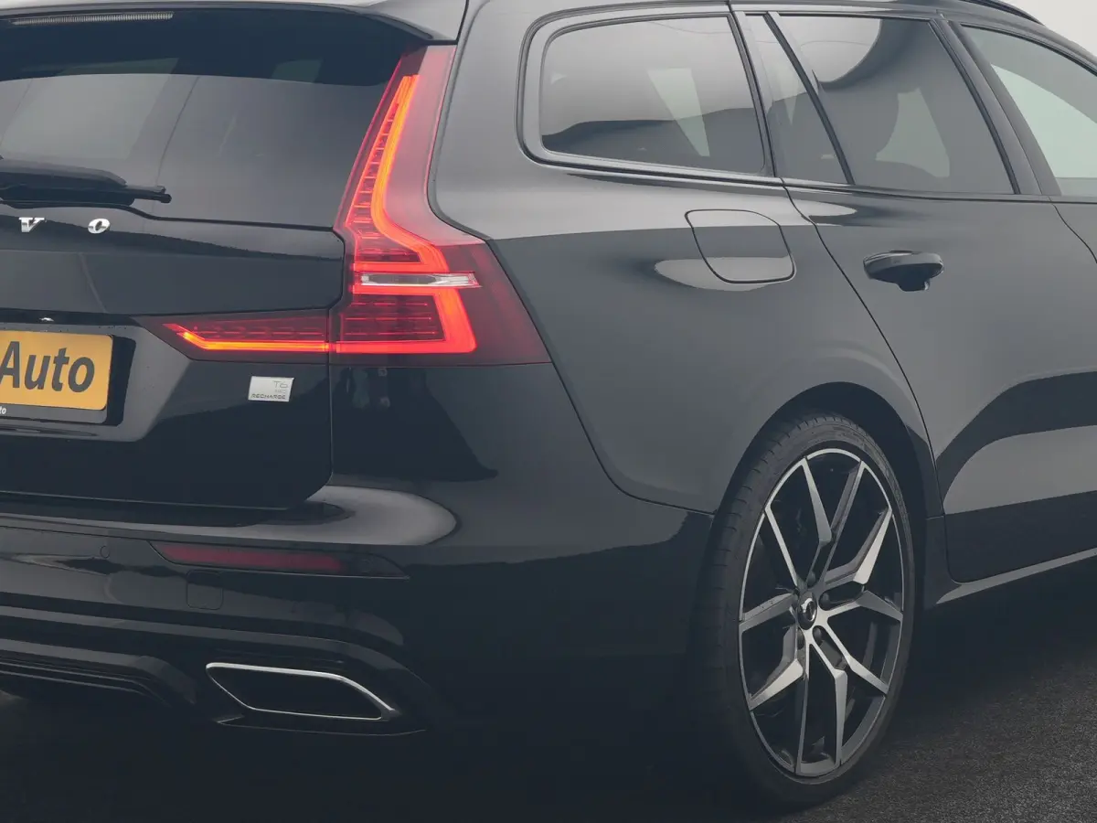 T6 Recharge AWD R-Design PHEV 340pk Dealer O.H. | SOH 82,8% | Camera | Harman / Kardon | Lederen Sportstoelen Memory & Verwarmd | Stuur Verwarmd | Keyless | BLIS | Cruise Control | Apple Car