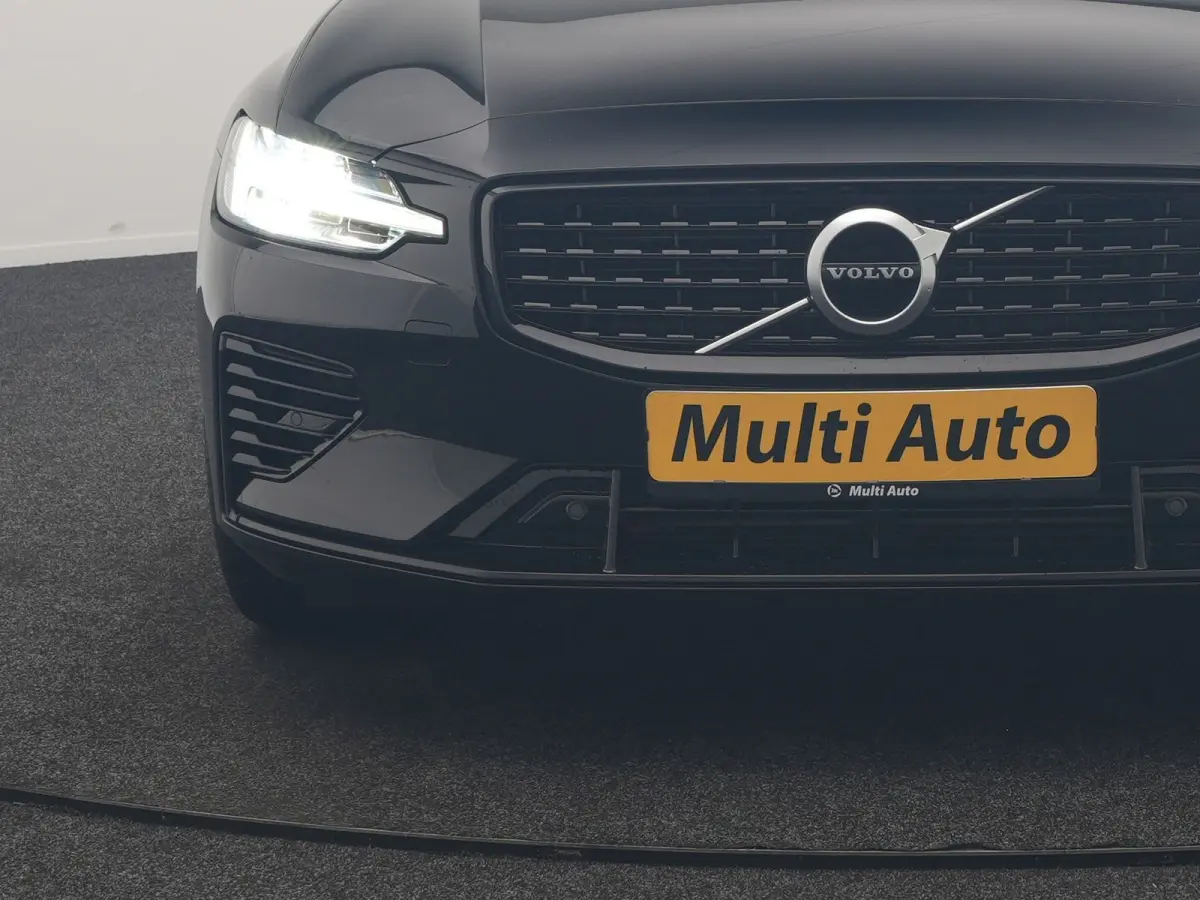 T6 Recharge AWD R-Design PHEV 340pk Dealer O.H. | SOH 82,8% | Camera | Harman / Kardon | Lederen Sportstoelen Memory & Verwarmd | Stuur Verwarmd | Keyless | BLIS | Cruise Control | Apple Car