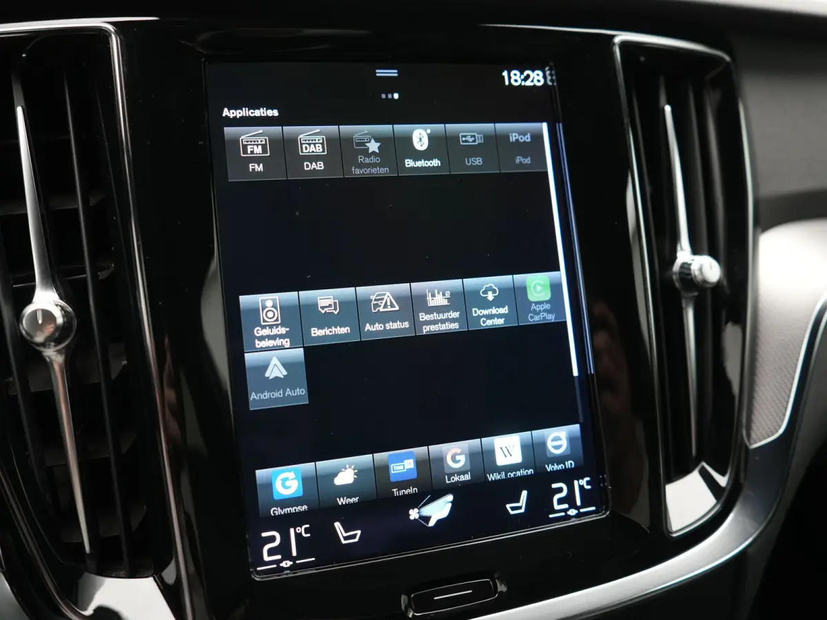 T6 Recharge AWD R-Design PHEV 340pk Dealer O.H. | SOH 82,8% | Camera | Harman / Kardon | Lederen Sportstoelen Memory & Verwarmd | Stuur Verwarmd | Keyless | BLIS | Cruise Control | Apple Car