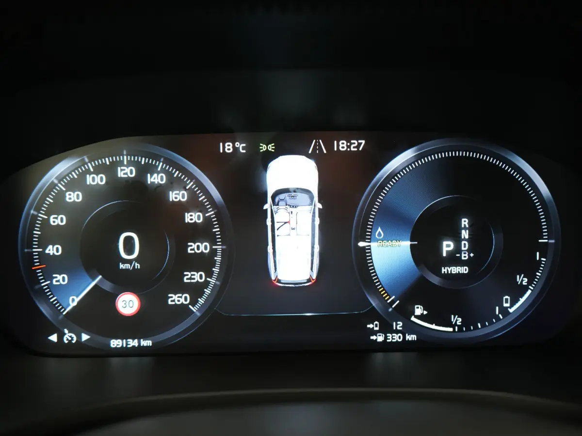 T6 Recharge AWD R-Design PHEV 340pk Dealer O.H. | SOH 82,8% | Camera | Harman / Kardon | Lederen Sportstoelen Memory & Verwarmd | Stuur Verwarmd | Keyless | BLIS | Cruise Control | Apple Car