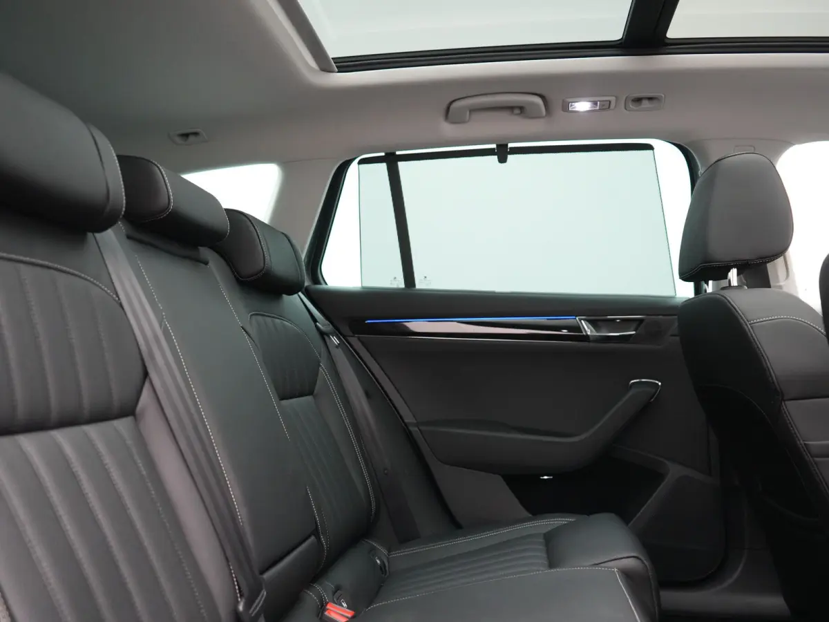 1.4 TSI iV Laurin & Klement PHEV 218pk Dealer O.H. | Trekhaak Af Fabriek | Panodak | Adaptive Cruise | 360 Camera | Canton Audio | Lederen Comfortstoelen Memory & Massage & Ventilatie | Sfee