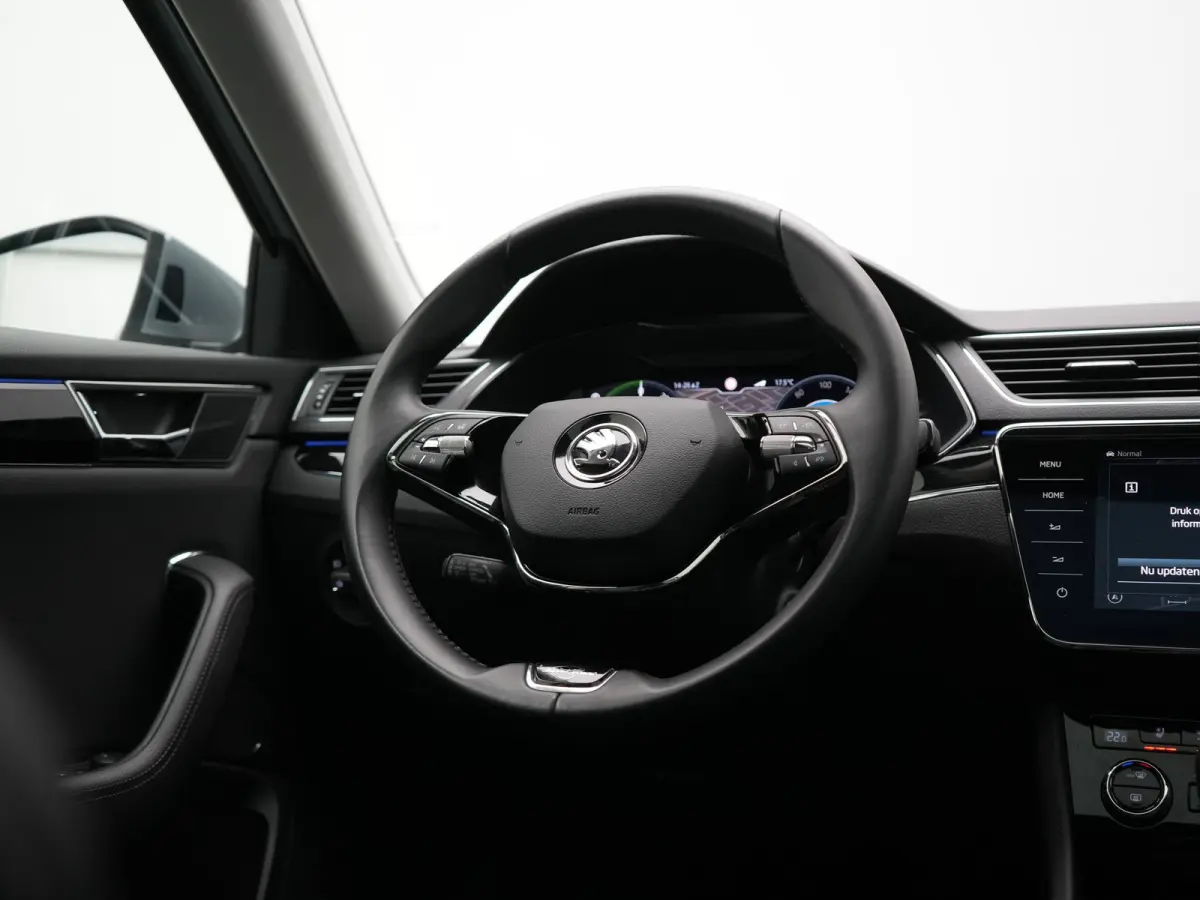 1.4 TSI iV Laurin & Klement PHEV 218pk Dealer O.H. | Trekhaak Af Fabriek | Panodak | Adaptive Cruise | 360 Camera | Canton Audio | Lederen Comfortstoelen Memory & Massage & Ventilatie | Sfee