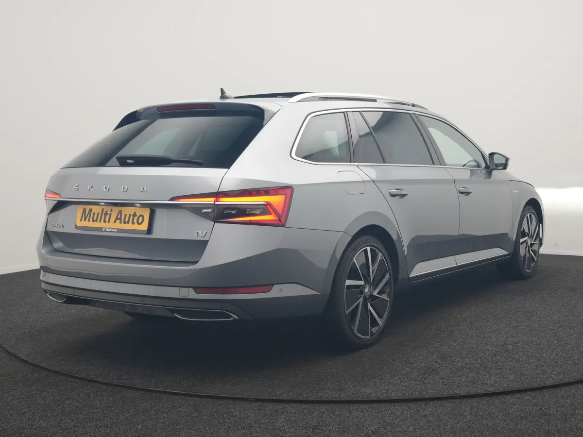 1.4 TSI iV Laurin & Klement PHEV 218pk Dealer O.H. | Trekhaak Af Fabriek | Panodak | Adaptive Cruise | 360 Camera | Canton Audio | Lederen Comfortstoelen Memory & Massage & Ventilatie | Sfee