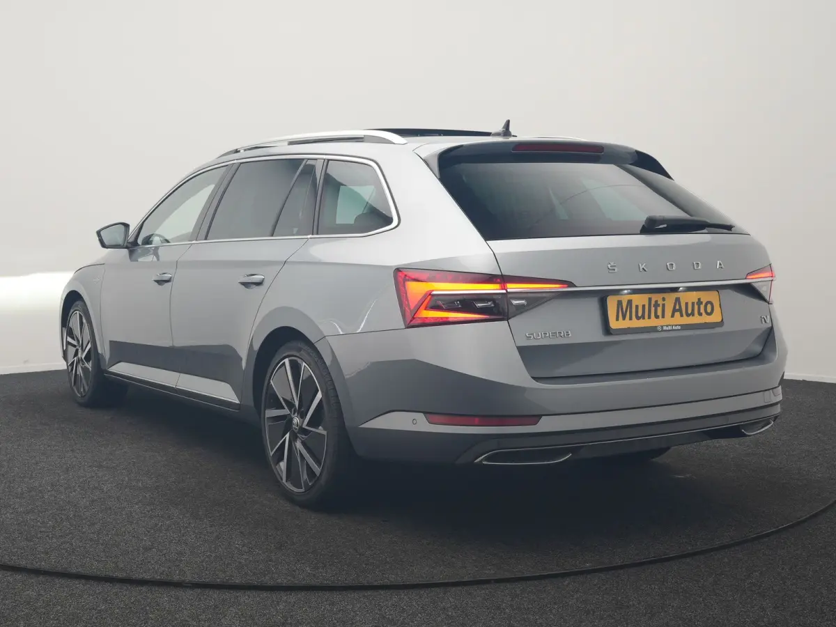 1.4 TSI iV Laurin & Klement PHEV 218pk Dealer O.H. | Trekhaak Af Fabriek | Panodak | Adaptive Cruise | 360 Camera | Canton Audio | Lederen Comfortstoelen Memory & Massage & Ventilatie | Sfee