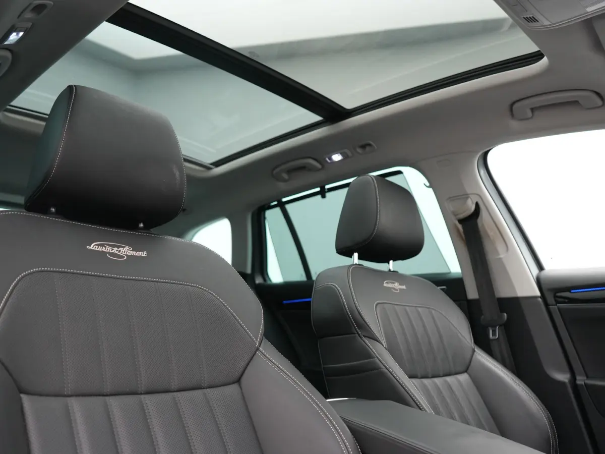1.4 TSI iV Laurin & Klement PHEV 218pk Dealer O.H. | Trekhaak Af Fabriek | Panodak | Adaptive Cruise | 360 Camera | Canton Audio | Lederen Comfortstoelen Memory & Massage & Ventilatie | Sfee