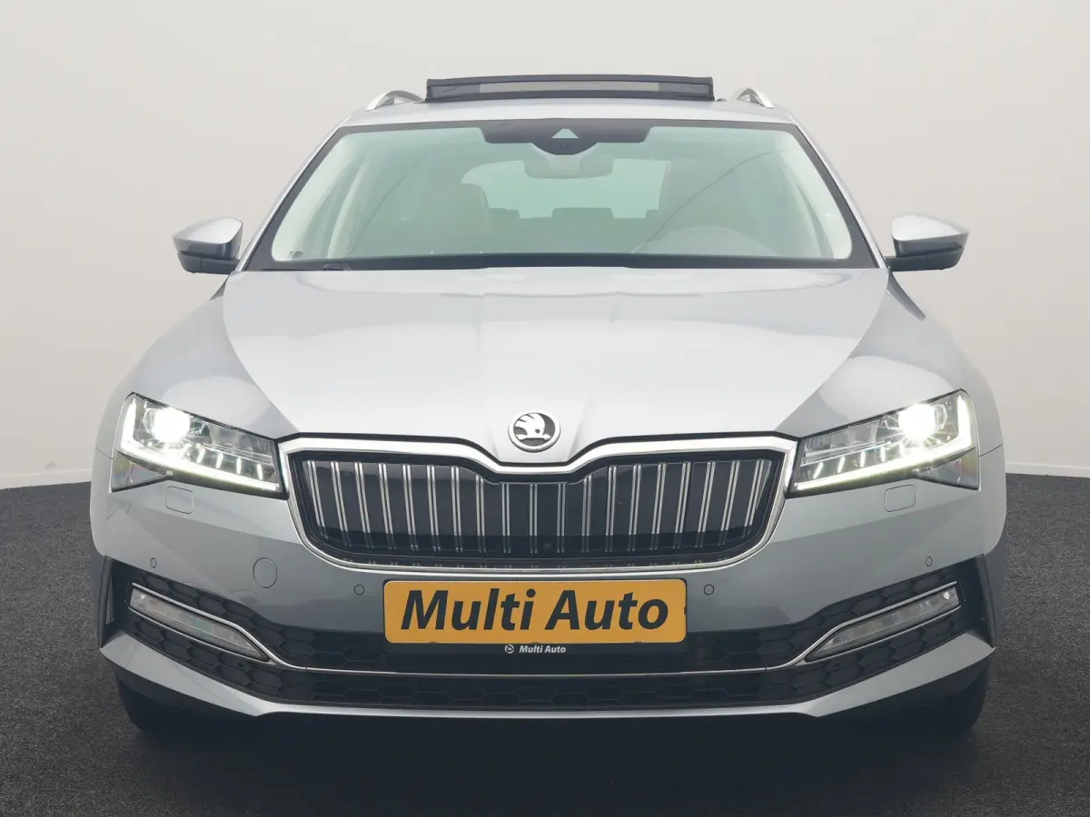 1.4 TSI iV Laurin & Klement PHEV 218pk Dealer O.H. | Trekhaak Af Fabriek | Panodak | Adaptive Cruise | 360 Camera | Canton Audio | Lederen Comfortstoelen Memory & Massage & Ventilatie | Sfee
