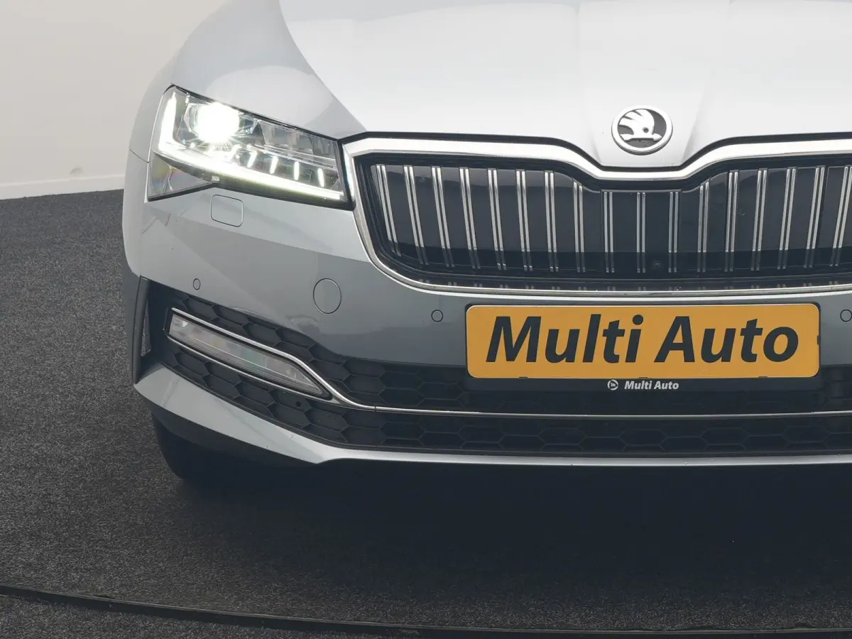 1.4 TSI iV Laurin & Klement PHEV 218pk Dealer O.H. | Trekhaak Af Fabriek | Panodak | Adaptive Cruise | 360 Camera | Canton Audio | Lederen Comfortstoelen Memory & Massage & Ventilatie | Sfee