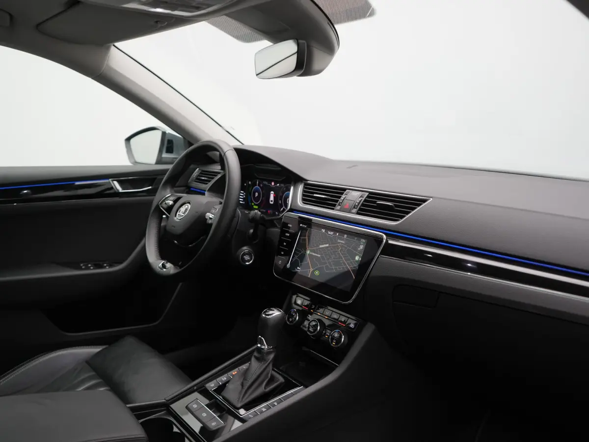 1.4 TSI iV Laurin & Klement PHEV 218pk Dealer O.H. | Trekhaak Af Fabriek | Panodak | Adaptive Cruise | 360 Camera | Canton Audio | Lederen Comfortstoelen Memory & Massage & Ventilatie | Sfee