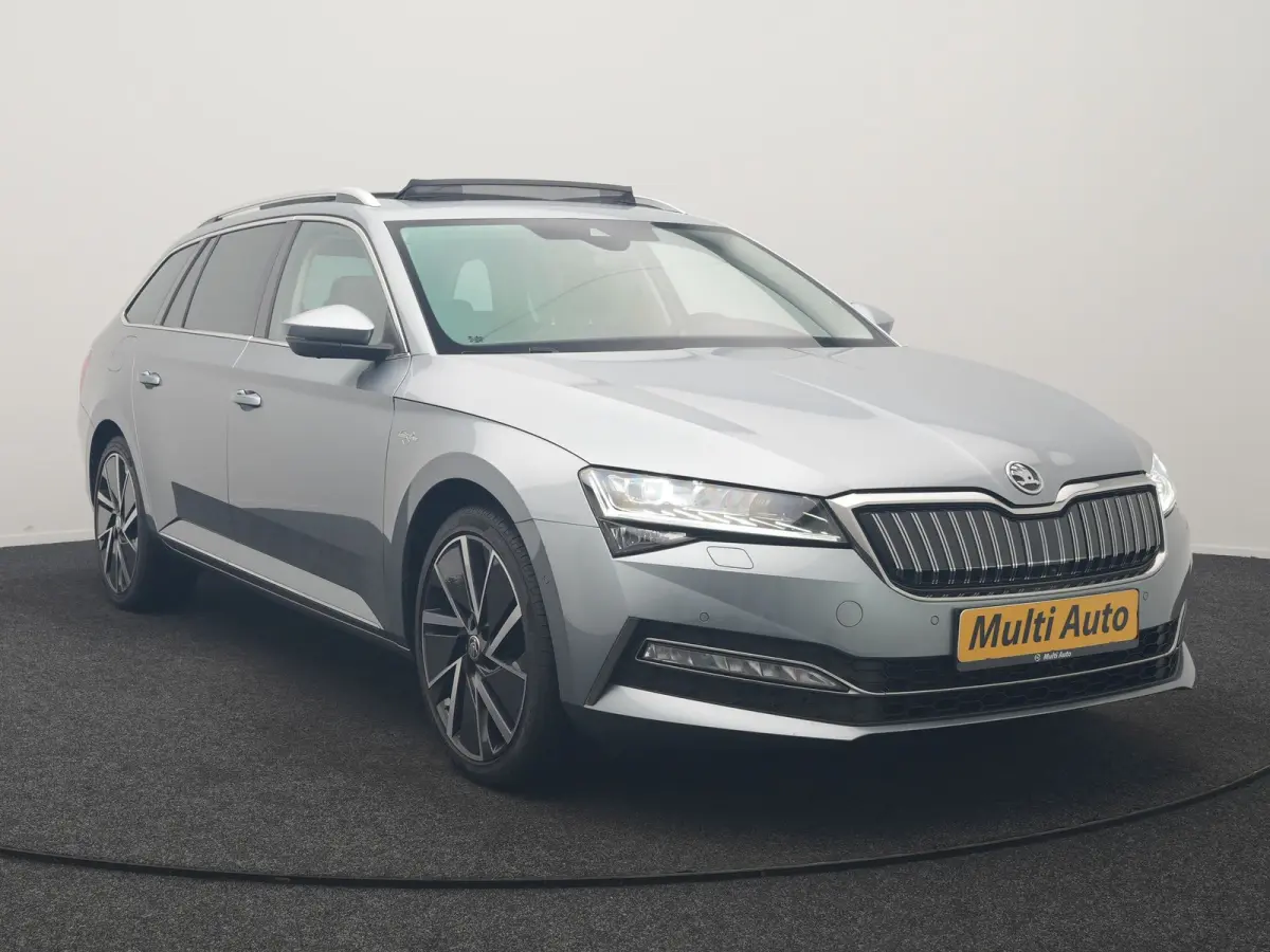 1.4 TSI iV Laurin & Klement PHEV 218pk Dealer O.H. | Trekhaak Af Fabriek | Panodak | Adaptive Cruise | 360 Camera | Canton Audio | Lederen Comfortstoelen Memory & Massage & Ventilatie | Sfee