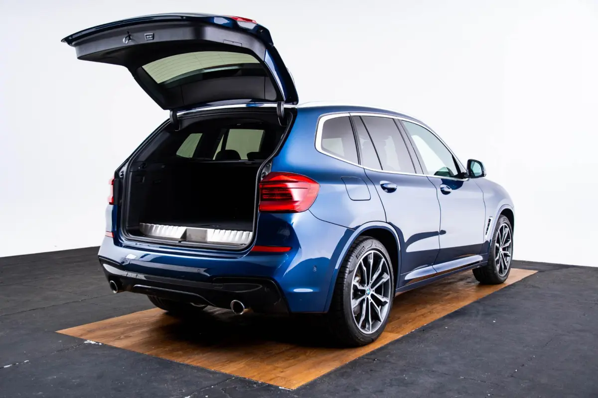 xDrive30e High Executive M Sport - Trekhaak - Panoramadak - Driving/Parking assistant plus - Comfort Access - Stoelverwarming voor/achter - Head up - Harman Kardon - Ambiance verlichting -