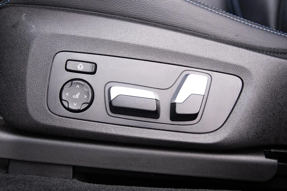 xDrive30e High Executive M Sport - Trekhaak - Panoramadak - Driving/Parking assistant plus - Comfort Access - Stoelverwarming voor/achter - Head up - Harman Kardon - Ambiance verlichting -